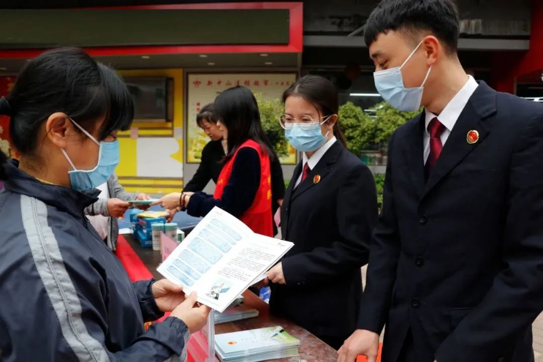 弘扬雷锋精神，传递检察正能量——广西检察机关深入开展学雷锋活动